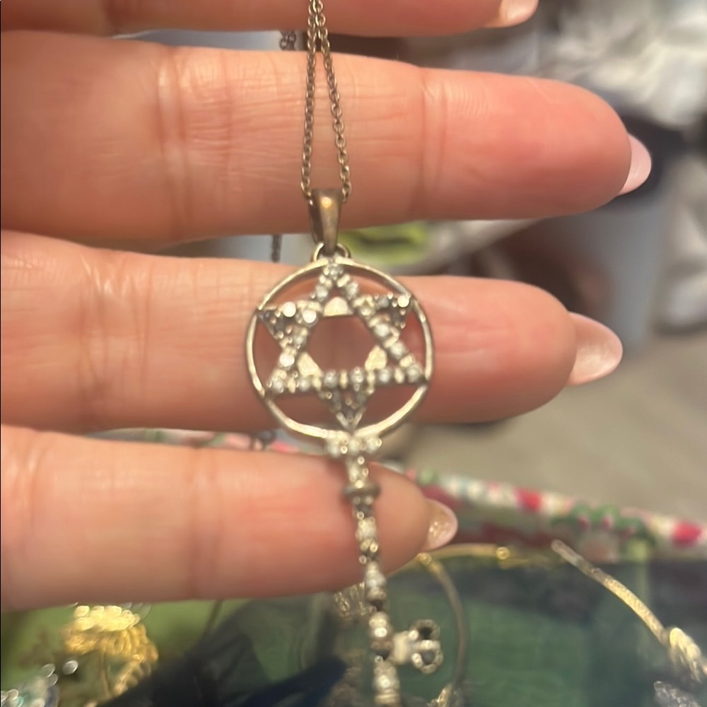 Elegant Gold Star Pendant Necklace